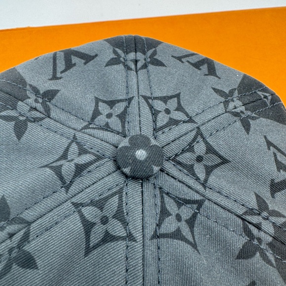 Louis Vuitton NWT’s black and grey monogram baseball cap..archived. Never worn, - Picture 5 of 11